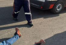 Motoqueiro fica ferido após carro bater na traseira de moto na Orla de Petrolina (PE)