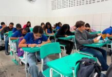 Brasil reduz diferença para países ricos no desempenho escolar, afirma OCDE