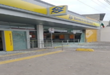 Agência do Banco do Brasil no bairro Areia Branca em Petrolina (PE) amanhece com portas e fachada de vidro quebradas