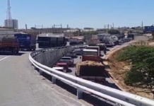Acidente próximo a novo viaduto em Jauzeiro (BA) deixa o trânsito travado