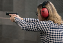 Senado avalia liberar porte de arma para mulheres com medida protetiva