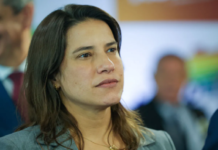 Justiça Eleitoral determina investigação da Polícia Federal sobre cartazes apócrifos contra Raquel Lyra
