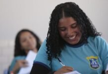 Mulheres são 64% dos 5 milhões de participantes no Enem 2026; metade tem de 17 a 18 anos