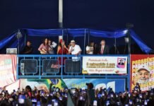 “Brasil é a segunda pátria dele, a primeira é lamber bota dos EUA”, diz Lula sobre Flávio Bolsonaro