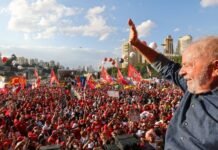 Lula participa de carreata saindo de Juazeiro (BA) em direção a Petrolina (PE) nesta terça (20)