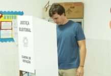2º turno das eleições: Ex-prefeito Miguel Coelho vota em Petrolina (PE)