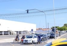 População comemora reativação do semáforo do cruzamento das avenidas Honorato Viana e Integração em Petrolina